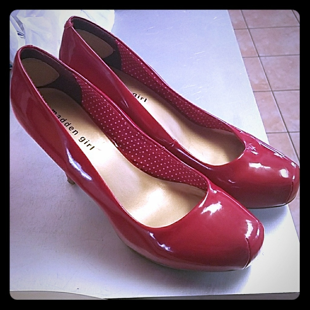 Red pumps